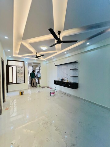Room in 2 BHK Apartment at Sector 63 – for Rent