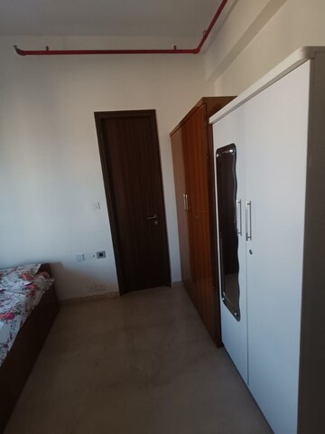 Room in 3 BHK Apartment at Kalpataru Radiance, Goregaon West – for Rent