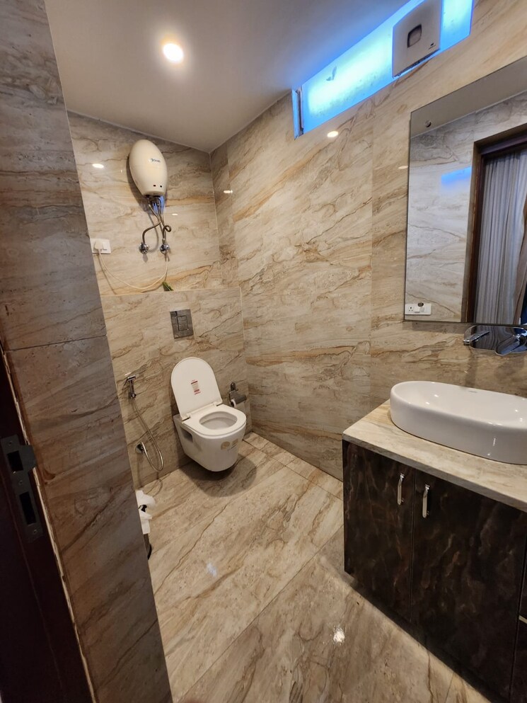 Bathroom, vipul-tatvam-villas 4 Bedroom 4750 Sq.Ft. Villa In Sector 48 Gurgaon 8294337