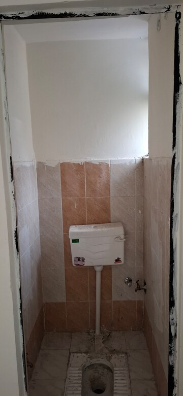 Bathroom in 1 BHK Apartment at Sector 10 Greater Noida – for Rent