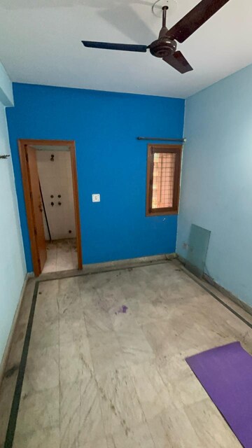 Room in 2.5 BHK Apartment at Royal Garden Estate, Sector 61 – for Sale