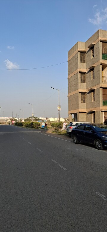 Furnished Amenities in 1 BHK Apartment at Sector 10 Greater Noida – for Rent