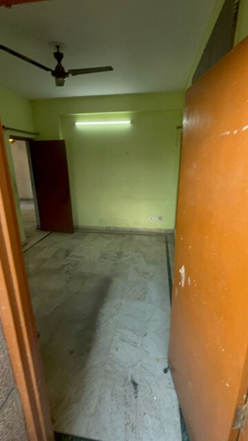 Room in 2.5 BHK Apartment at Royal Garden Estate, Sector 61 – for Sale