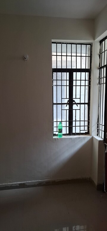 Room in 1 BHK Apartment at Sector 10 Greater Noida – for Rent