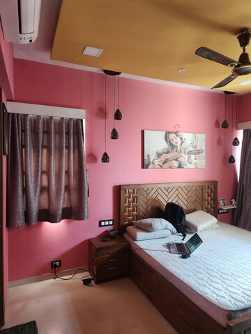 Master Bedroom in 3 BHK Apartment at Kalpataru Sunrise Grande, Kolshet Road – for Sale