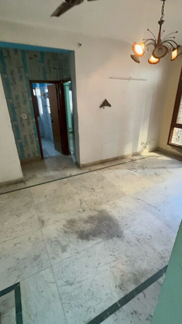 Building Lobby in 2.5 BHK Apartment at Royal Garden Estate, Sector 61 – for Sale