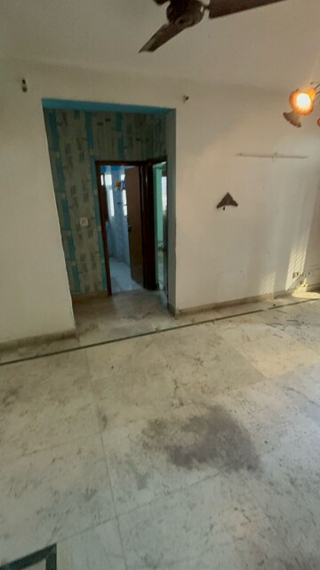 Room in 2.5 BHK Apartment at Royal Garden Estate, Sector 61 – for Sale