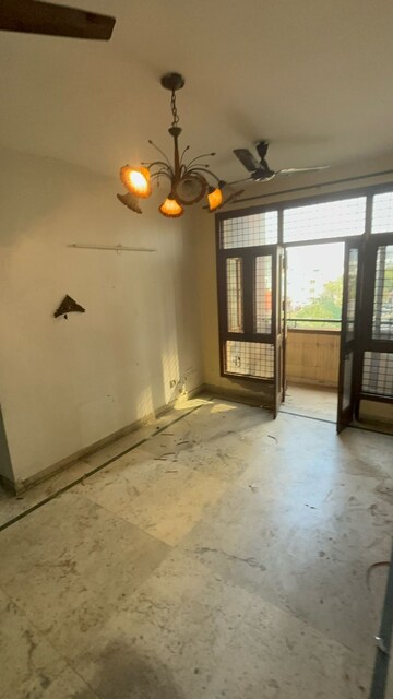 Room in 2.5 BHK Apartment at Royal Garden Estate, Sector 61 – for Sale