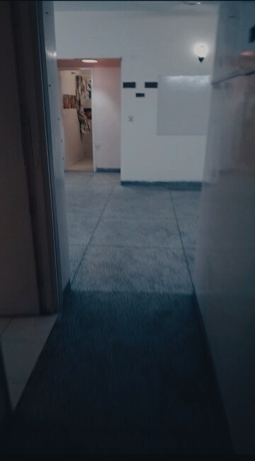 Room in 2 BHK Apartment at Arun Vihar Sector 37, Sector 37 – for Sale