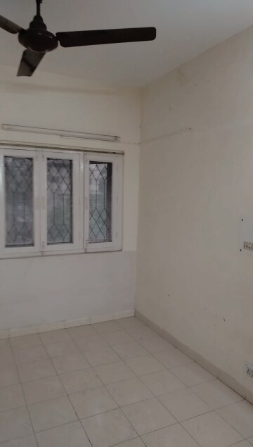 Room in 2 BHK Apartment at Arun Vihar Sector 37, Sector 37 – for Sale