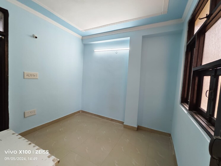 Room, shaheen bagh 2 Bedroom 50 Sq.Yd. Builder Floor In Shaheen Bagh Delhi 8294525