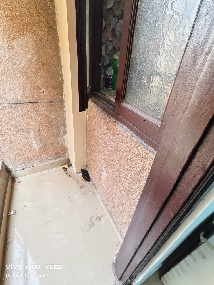 Balcony, shaheen bagh 2 Bedroom 50 Sq.Yd. Builder Floor In Shaheen Bagh Delhi 8294525