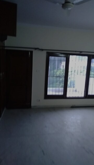 Room in 2 BHK Apartment at Arun Vihar, Sector 29 – for Sale