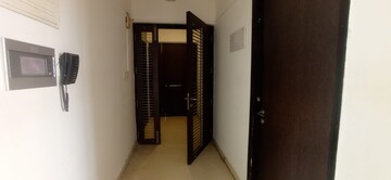 Room in 3 BHK Apartment at Lodha Luxuria, Majiwada – for Rent