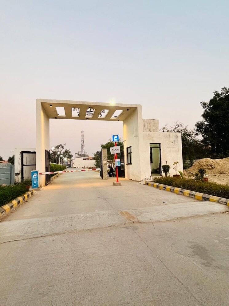  Parking, sector 63 2.5 Bedroom 1100 Sq.Ft. Apartment In Sector 63 Faridabad 8294563