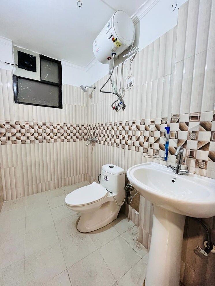 Bathroom, sector 63 2.5 Bedroom 1100 Sq.Ft. Apartment In Sector 63 Faridabad 8294563