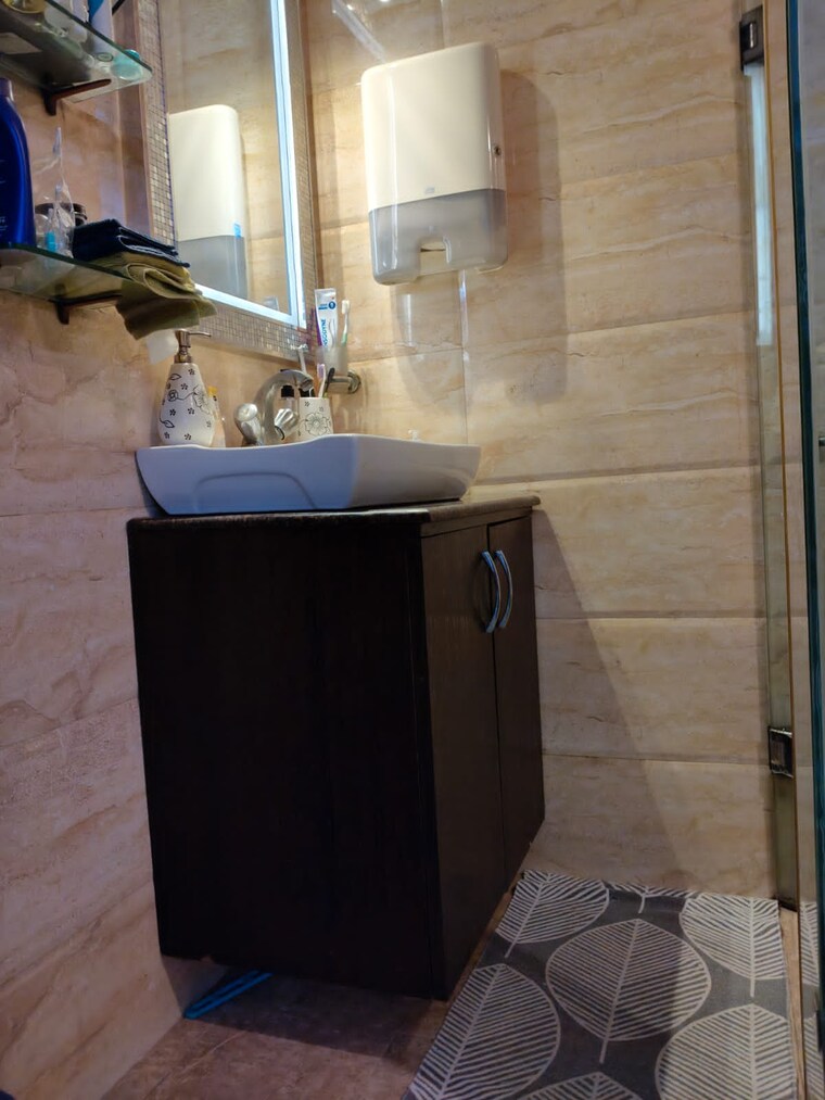 Bathroom, vaishali sector 5 3 Bedroom 1250 Sq.Ft. Builder Floor In Vaishali Sector 5 Ghaziabad 8294564