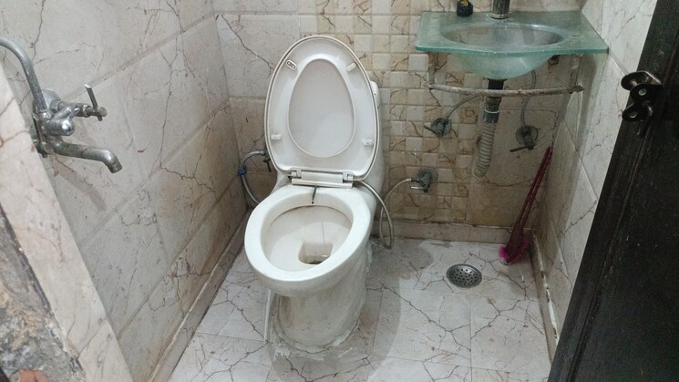 Bathroom, vaishali sector 5 2 Bedroom 820 Sq.Ft. Builder Floor In Vaishali Sector 5 Ghaziabad 8294640