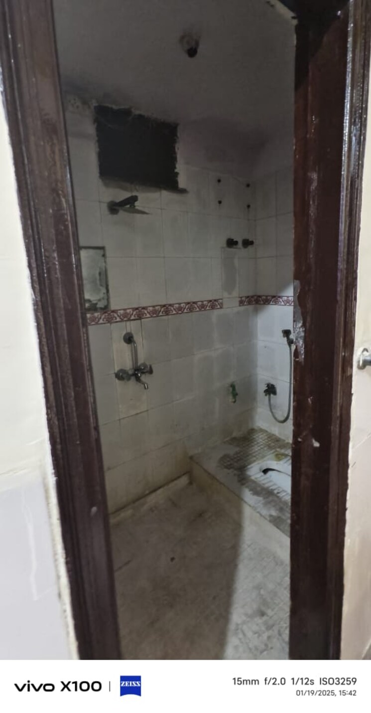 Bathroom, shaheen bagh 2 Bedroom 50 Sq.Yd. Builder Floor In Shaheen Bagh Delhi 8294622