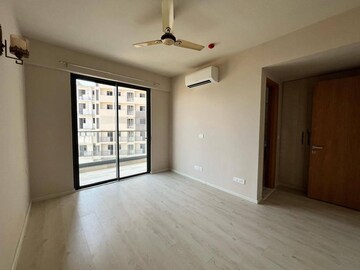 Room in 3 BHK Apartment at Shapoorji Pallonji Joyville Gurgaon, Sector 102 – for Rent