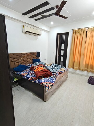 Bedroom in 3 BHK Builder Floor at Queens Plaza, Sector 43 – for Rent