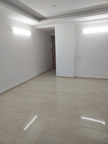 Room in 3 BHK Apartment at Omaxe Lake, North Mullanpur – for Rent