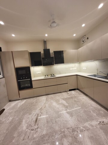 Kitchen in 4 BHK Builder Floor at DLF City Phase V, Dlf Phase V – for Rent