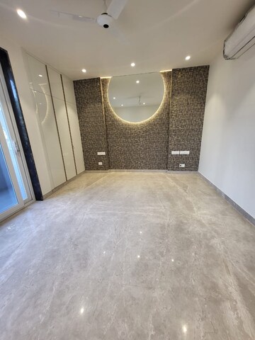 Bedroom in 4 BHK Builder Floor at DLF City Phase V, Dlf Phase V – for Rent
