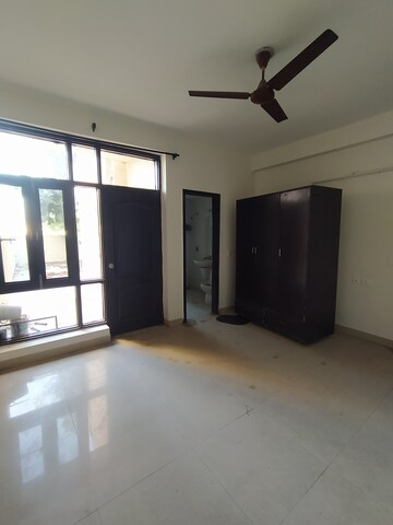 Furnished Amenities in 3 BHK Builder Floor at Omaxe Silver Birch, North Mullanpur – for Rent