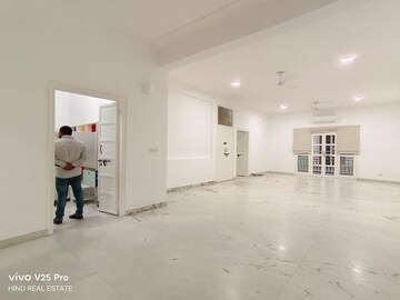 Room in 4 BHK Builder Floor at Shanti Kunj – for Rent