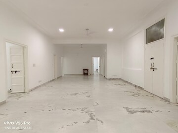 Room in 4 BHK Builder Floor at Shanti Kunj – for Rent