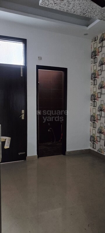 Room in 3 BHK Apartment at Amrapali Vaishali, Vaishali Sector 3 – for Sale