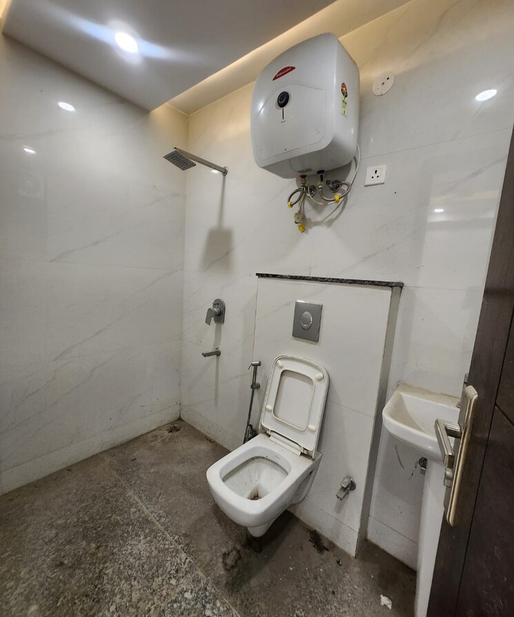 Bathroom, saket 3 Bedroom 1500 Sq.Ft. Builder Floor In Saket Delhi 8294970