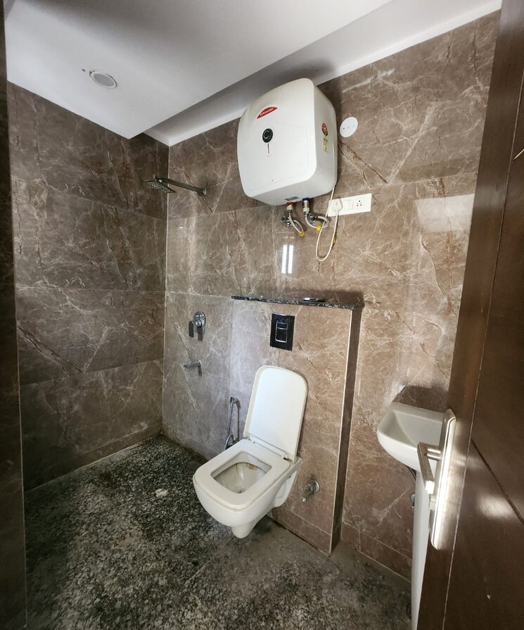 Bathroom, saket 3 Bedroom 1500 Sq.Ft. Builder Floor In Saket Delhi 8294970