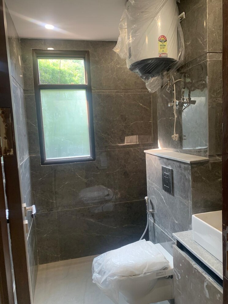 Bathroom, saket 3 Bedroom 1500 Sq.Ft. Builder Floor In Saket Delhi 8294997