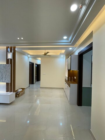 Room in 4 BHK Apartment at Ace Divino, Sector 1 Greater Noida – for Rent