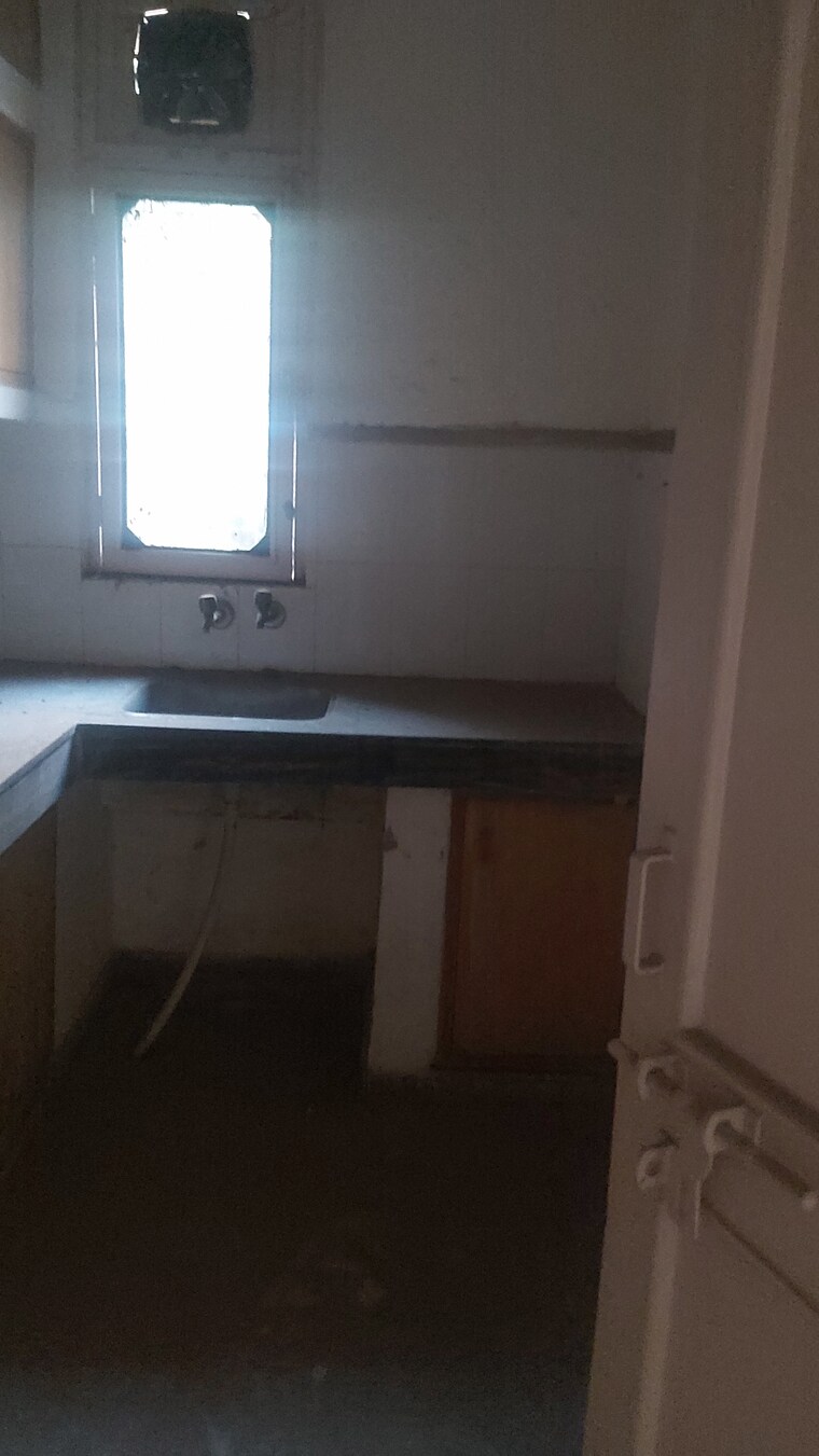 Kitchen, mayur vihar 1 3.5 Bedroom 1100 Sq.Ft. Apartment In Mayur Vihar 1 Delhi 8295054
