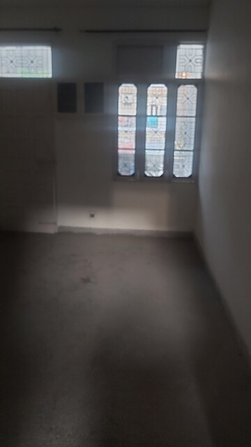 Room in 3.5 BHK Apartment at Mayur Vihar 1 – for Sale