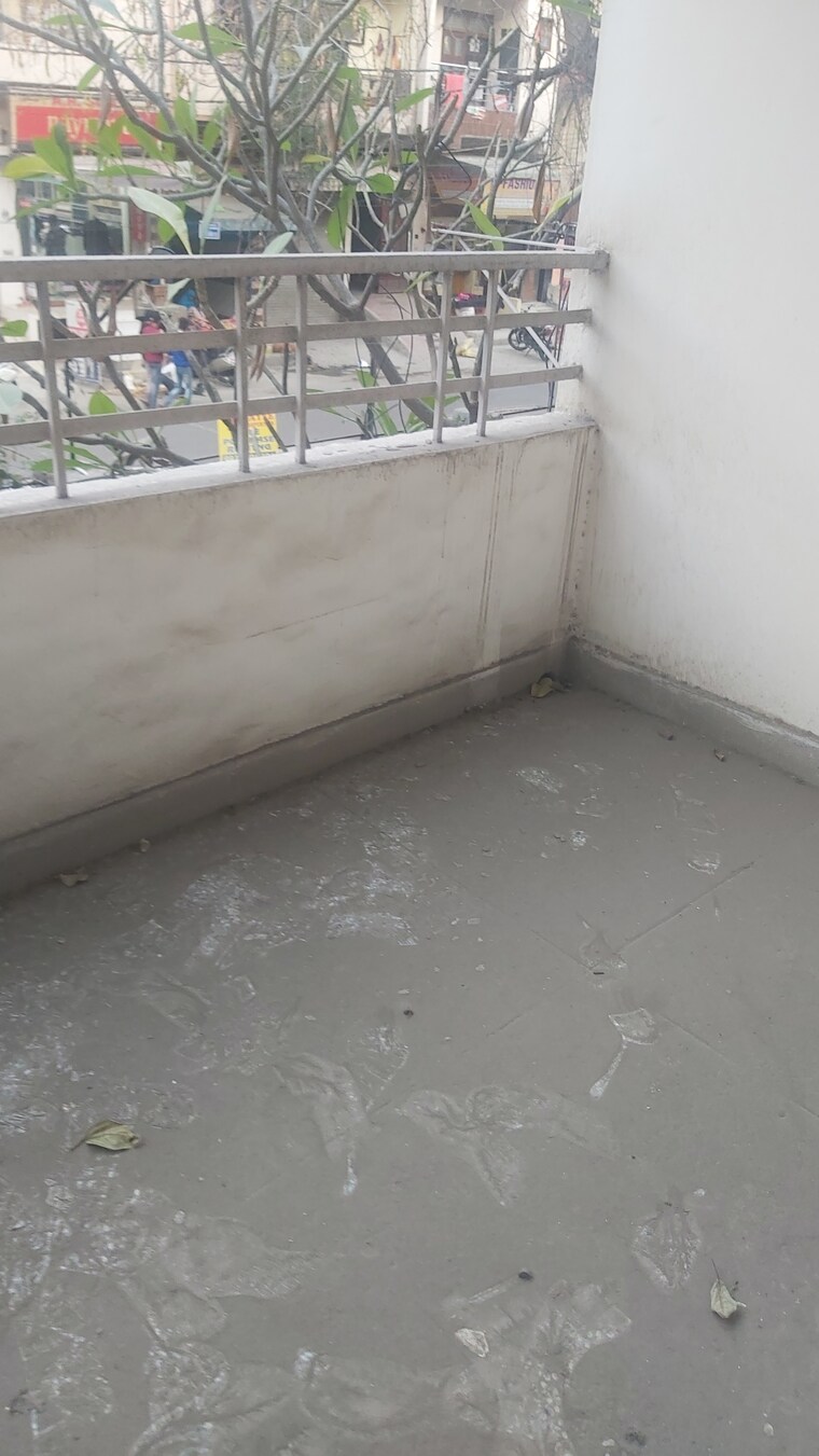 Balcony, mayur vihar 1 3.5 Bedroom 1100 Sq.Ft. Apartment In Mayur Vihar 1 Delhi 8295054