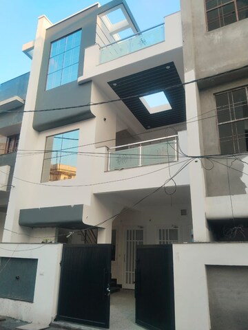 Master Bedroom in 3.5 BHK Villa at Malsi – for Sale