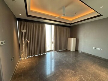 Room in 5 BHK Apartment at Lodha Trump Tower, Worli – for Rent