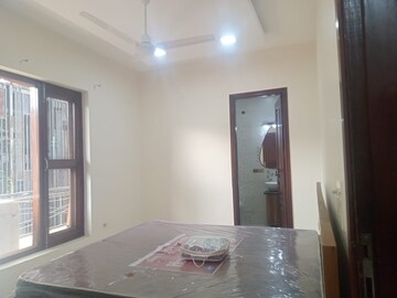 Room in 3 BHK Builder Floor at Ansal Sushant Lok I, Sector 43 – for Rent