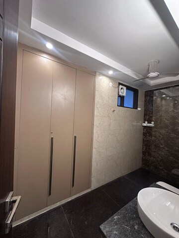 Building Lobby in 3 BHK Builder Floor at Bainsla Huda Floors, Sector 51 – for Rent