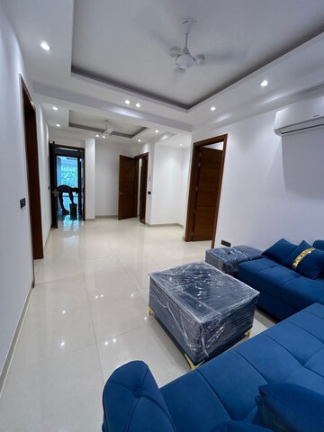 Master Bedroom in 3 BHK Builder Floor at Sushant Vyapaar Kendra, Sector 43 – for Rent