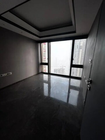 Room in 4 BHK Apartment at Lodha Trump Tower, Worli – for Rent