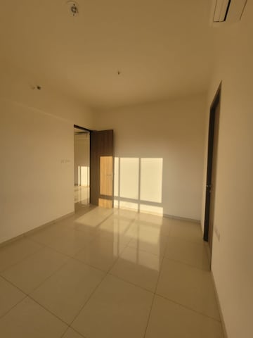 Room in 3 BHK Apartment at Shapoorji Pallonji Vicinia, Powai – for Sale