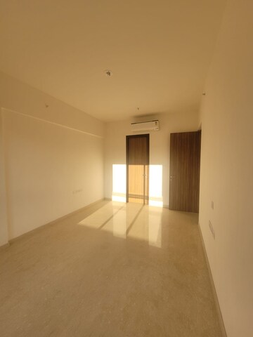 Room in 3 BHK Apartment at Shapoorji Pallonji Vicinia, Powai – for Sale