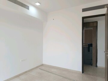 Room in 3 BHK Apartment at Lodha Trump Tower, Worli – for Rent