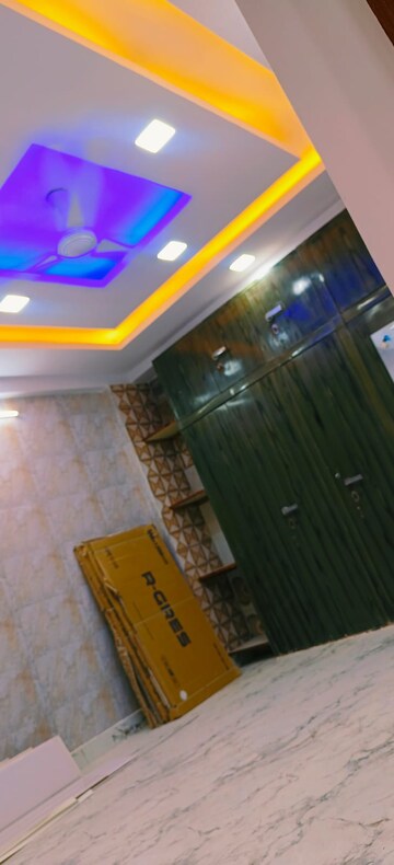 Room in 2 BHK Apartment at Shaheen Bagh – for Sale