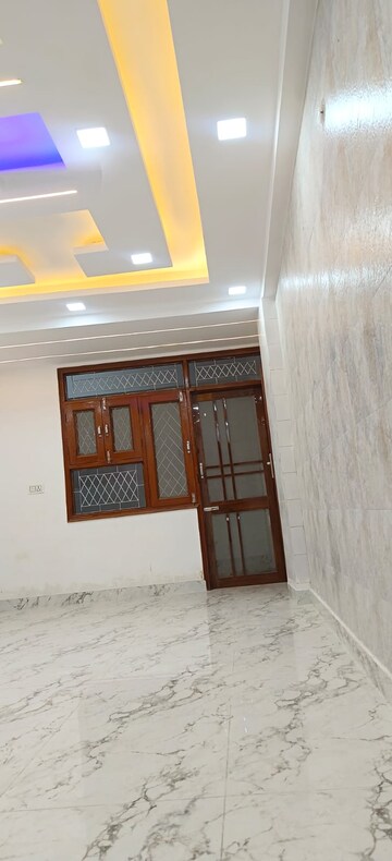 Room in 2 BHK Apartment at Shaheen Bagh – for Sale